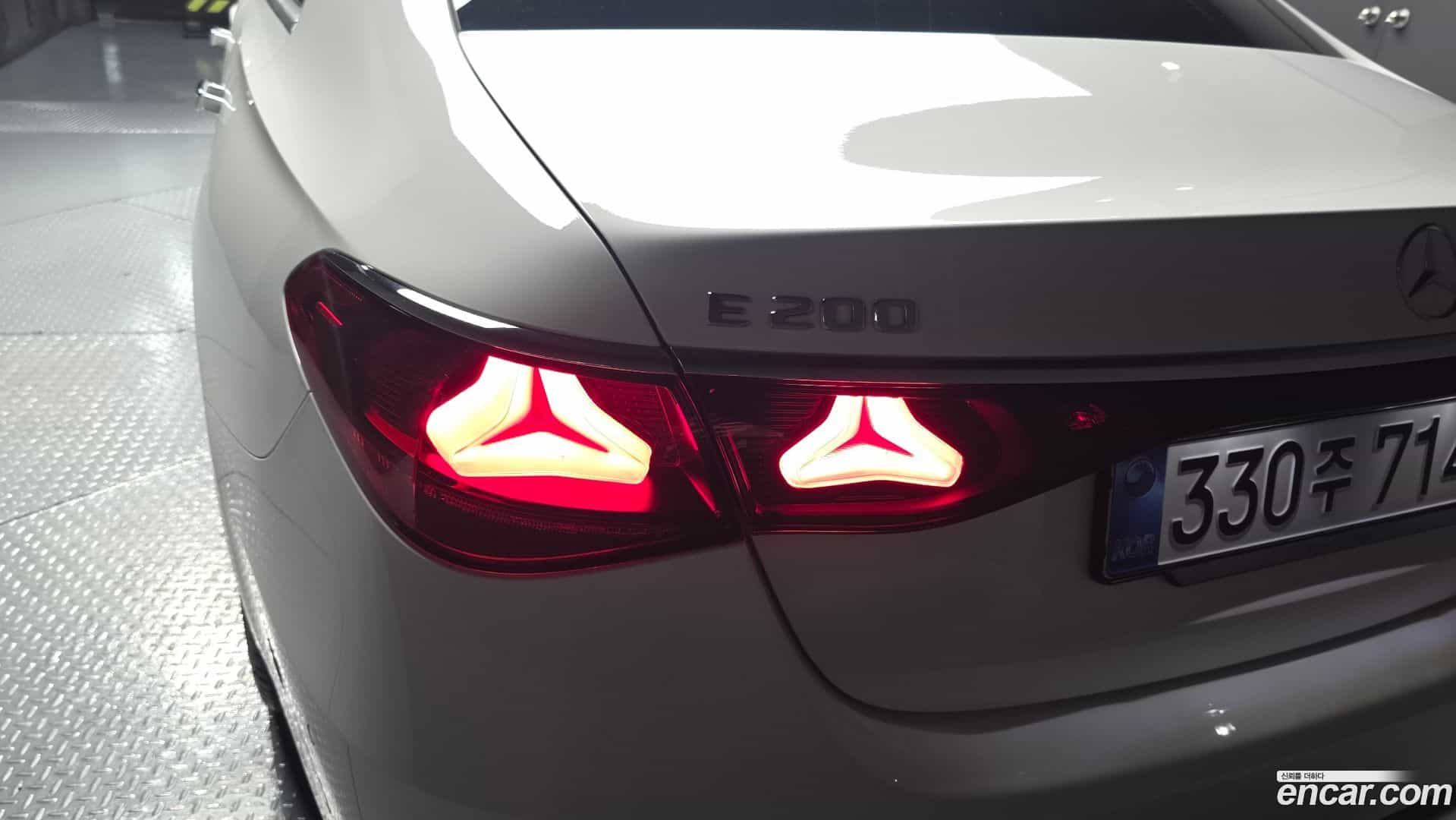 E-Class Mercedes-Benz 2025.10-OUTER-033