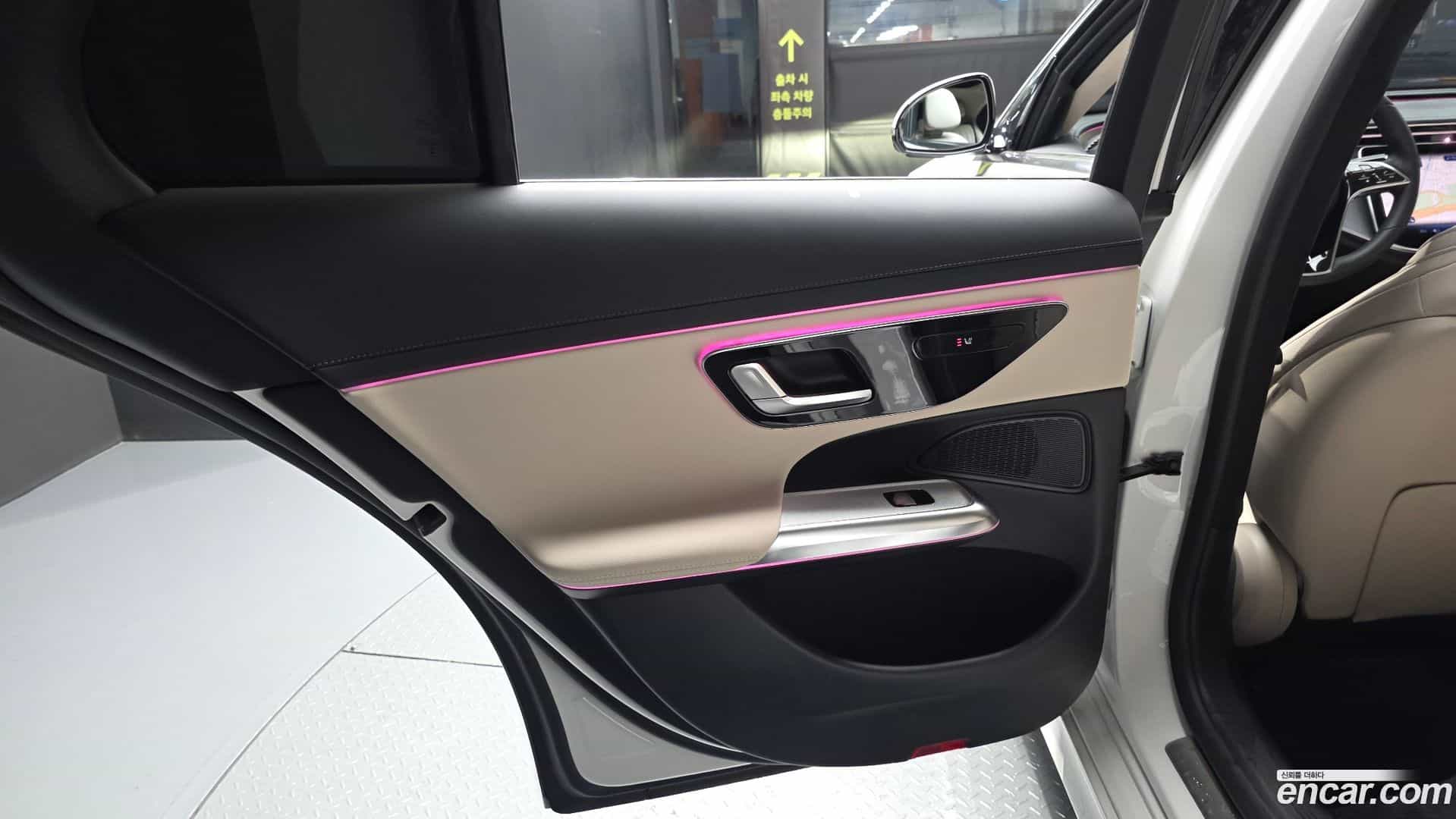 E-Class Mercedes-Benz 2025.10-INNER-035