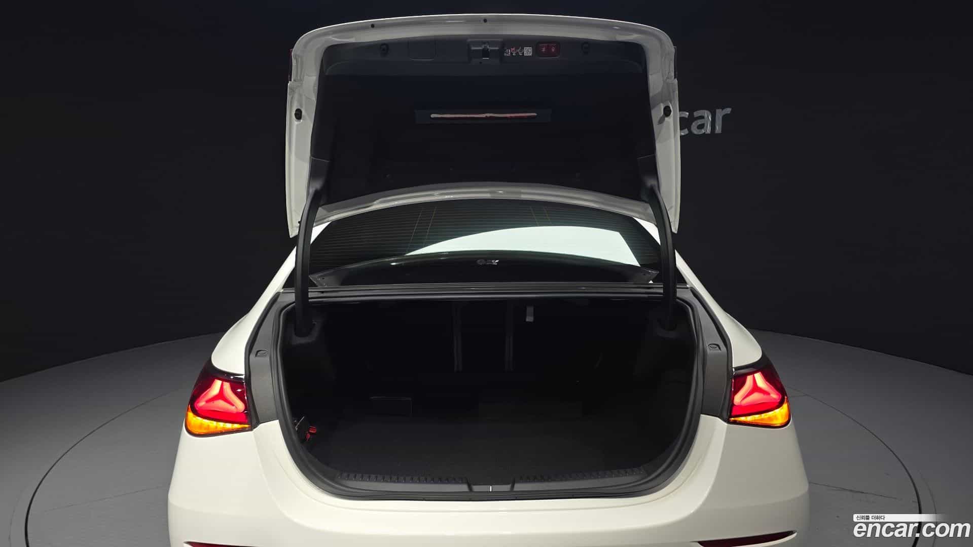 E-Class Mercedes-Benz 2025.10-OPTION-043