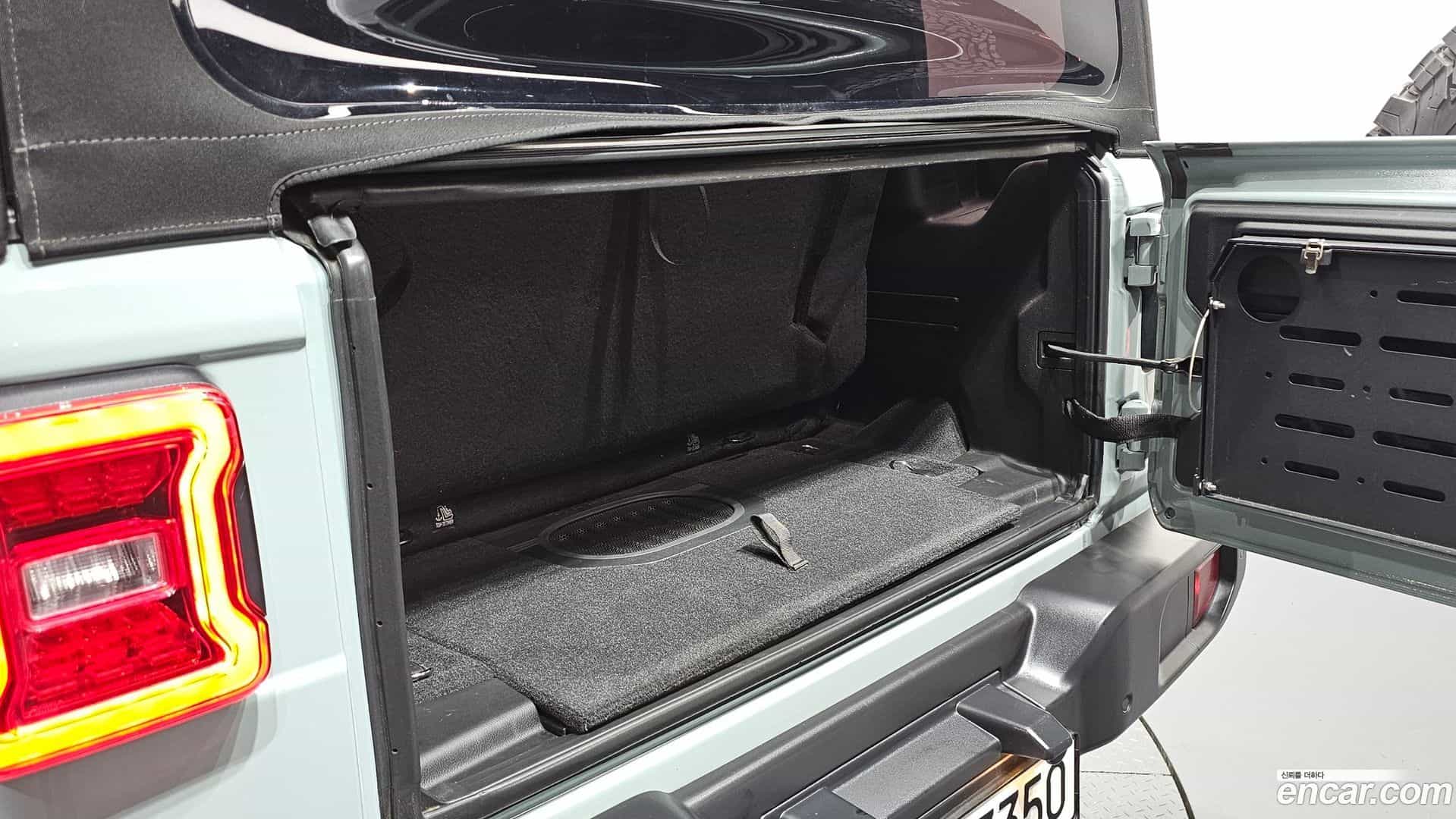 Wrangler Jeep 2024.8-OPTION-022