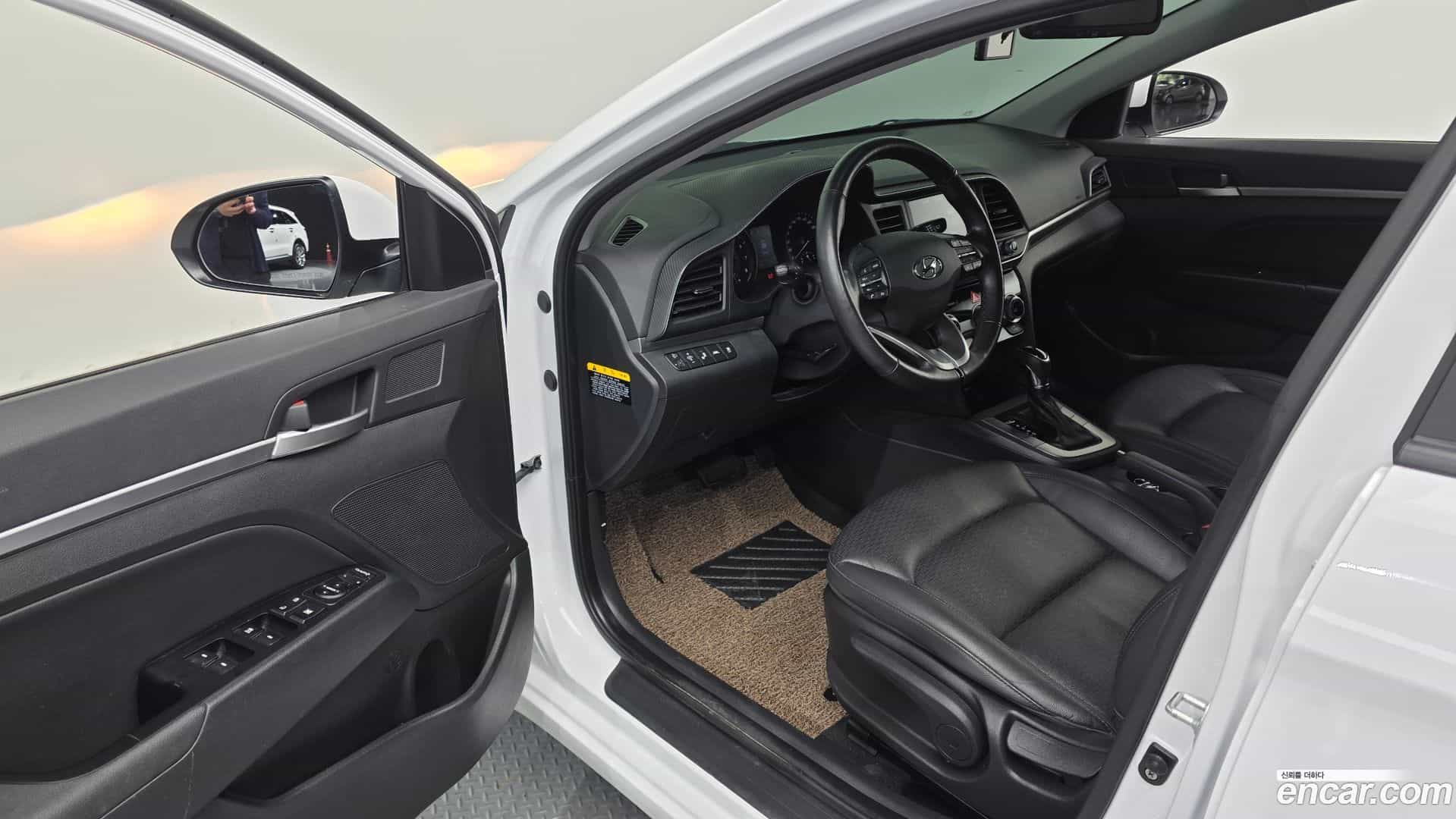 AVANTE Hyundai 2018.11-INNER-010