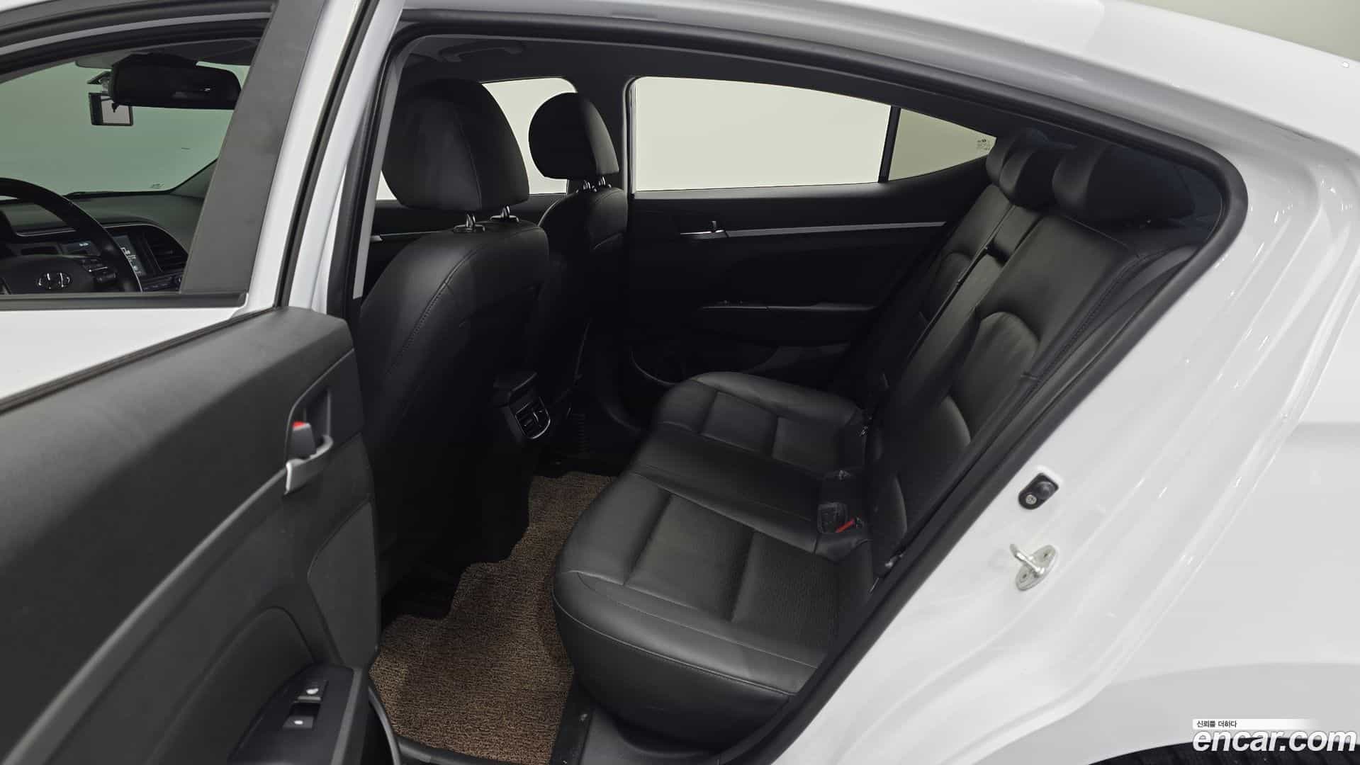 AVANTE Hyundai 2018.11-OPTION-016