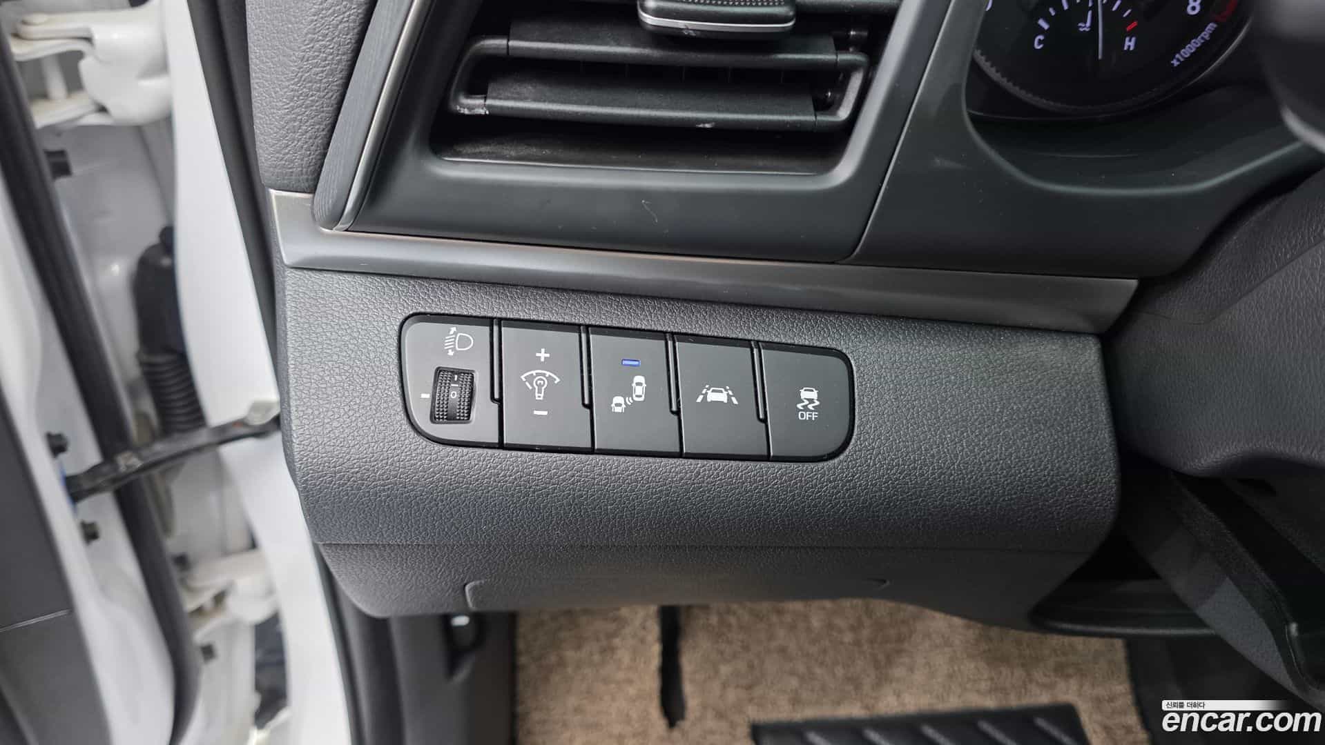 AVANTE Hyundai 2018.11-OPTION-023