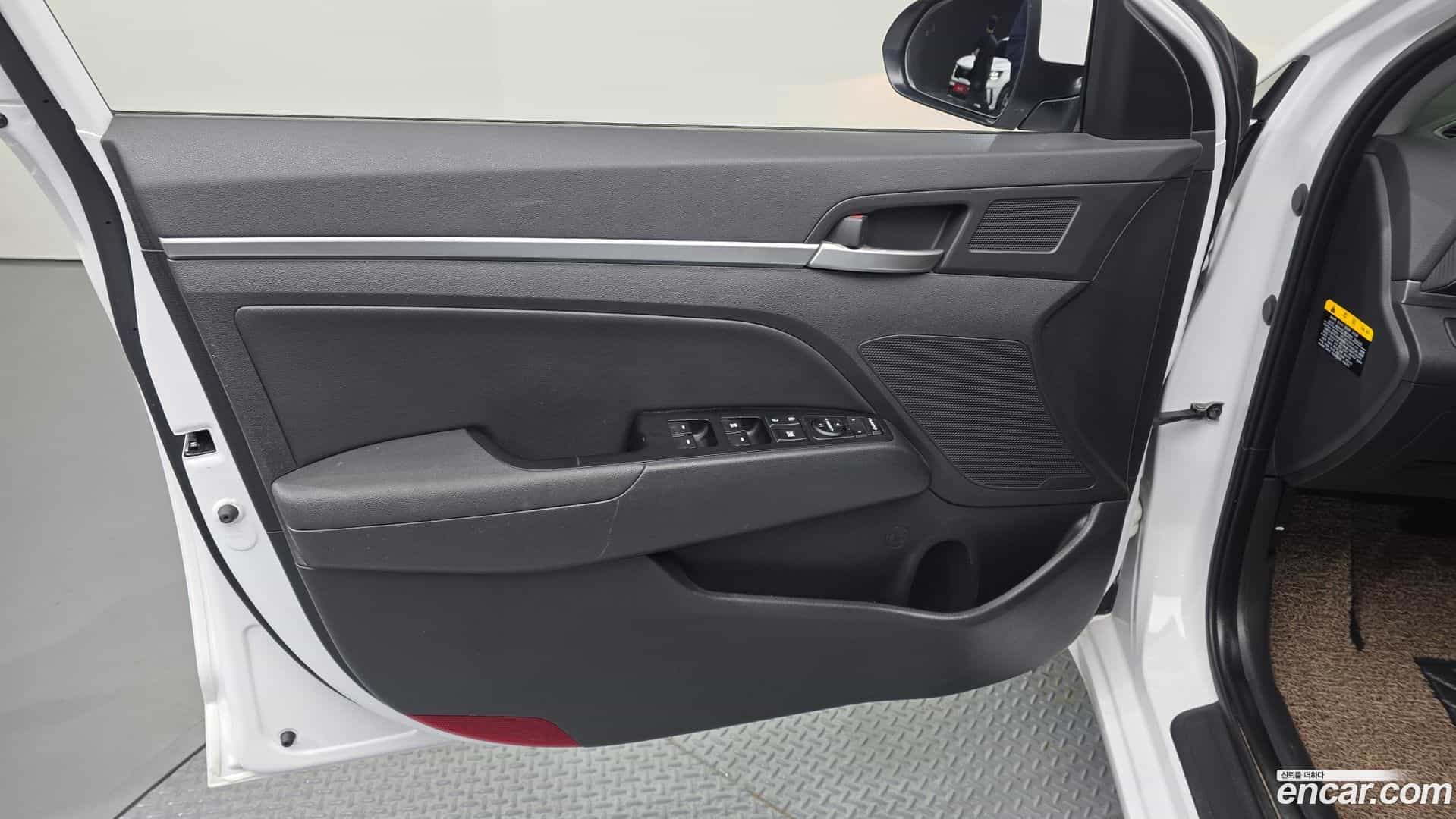 AVANTE Hyundai 2018.11-INNER-034