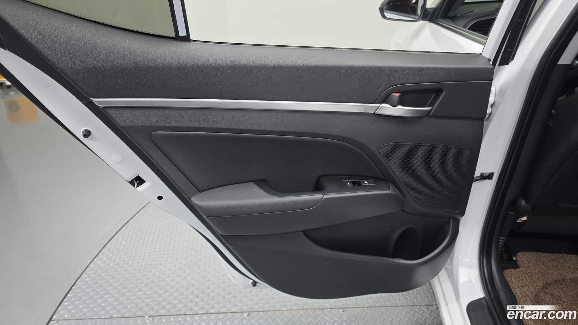 AVANTE Hyundai 2018.11-INNER-035