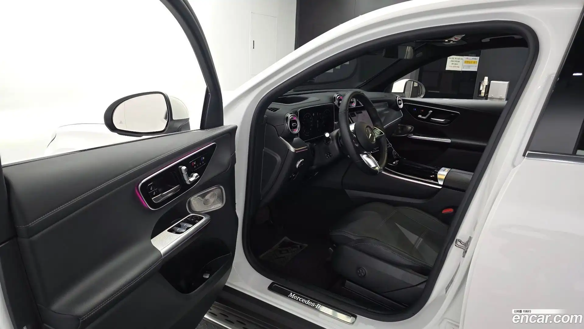 GLC-Class Mercedes-Benz 2025.0-INNER-010