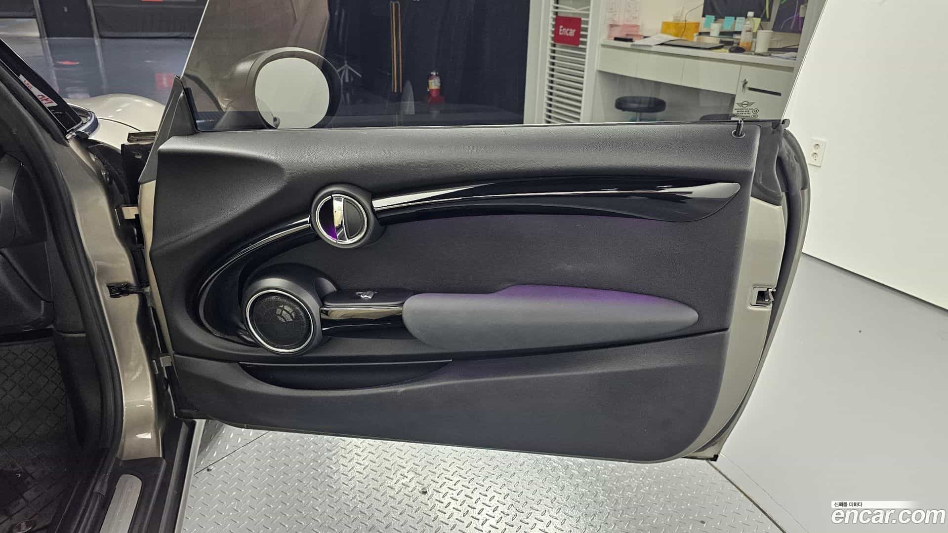Cooper Convertible Mini 2017.6-INNER-035