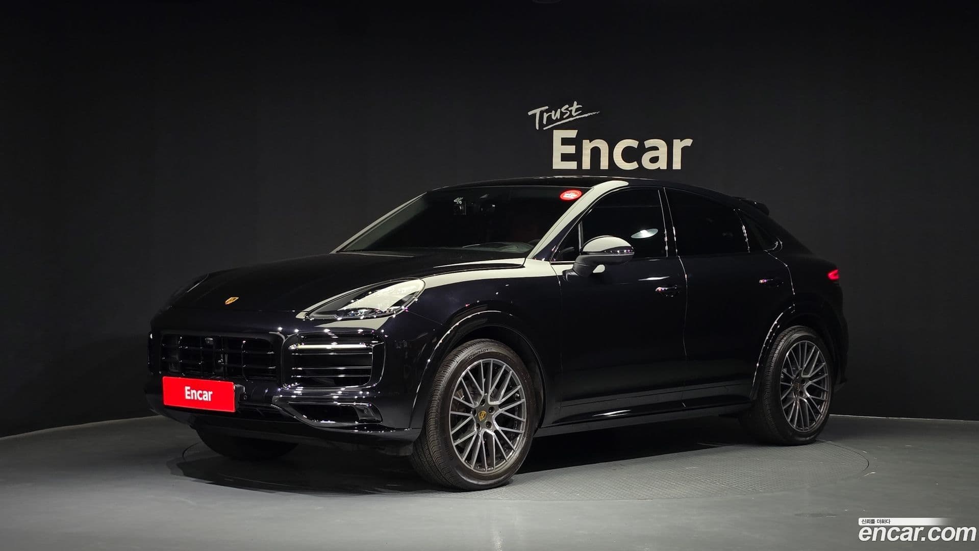 Main__Slider__Photo:Cayenne Porsche 2021.5-0