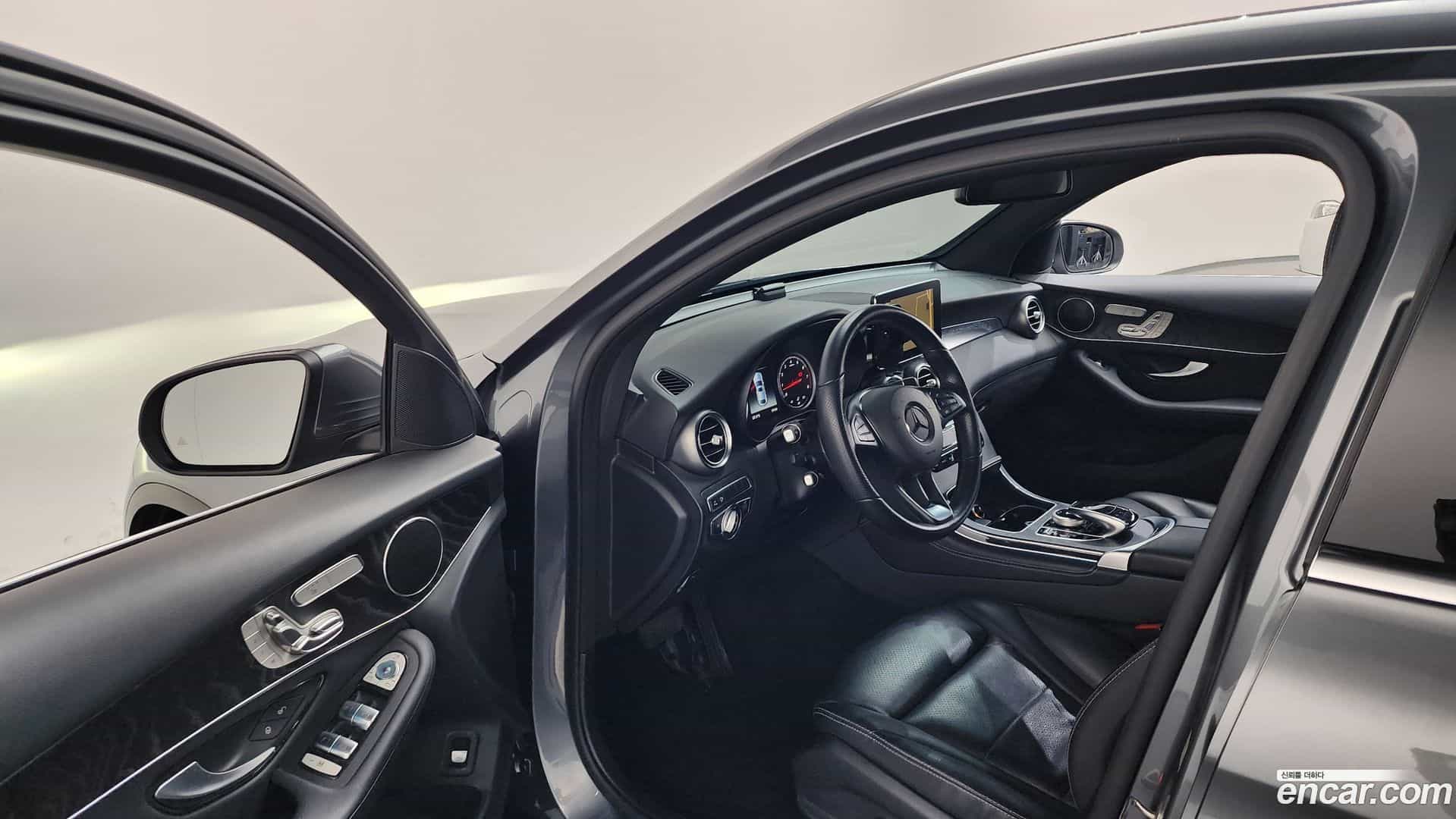 GLC-Class Mercedes-Benz 2019.8-INNER-010