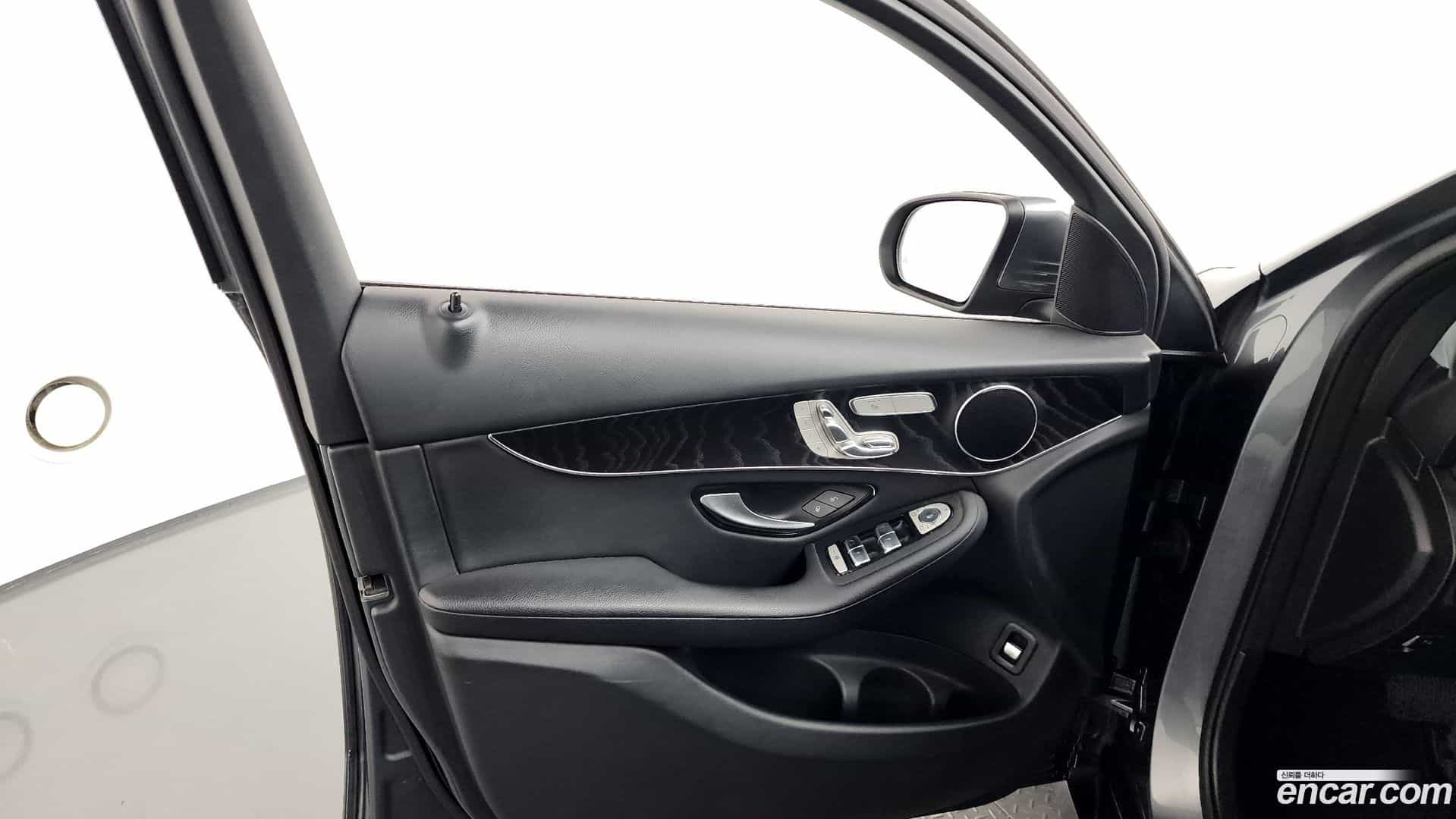GLC-Class Mercedes-Benz 2019.8-INNER-034