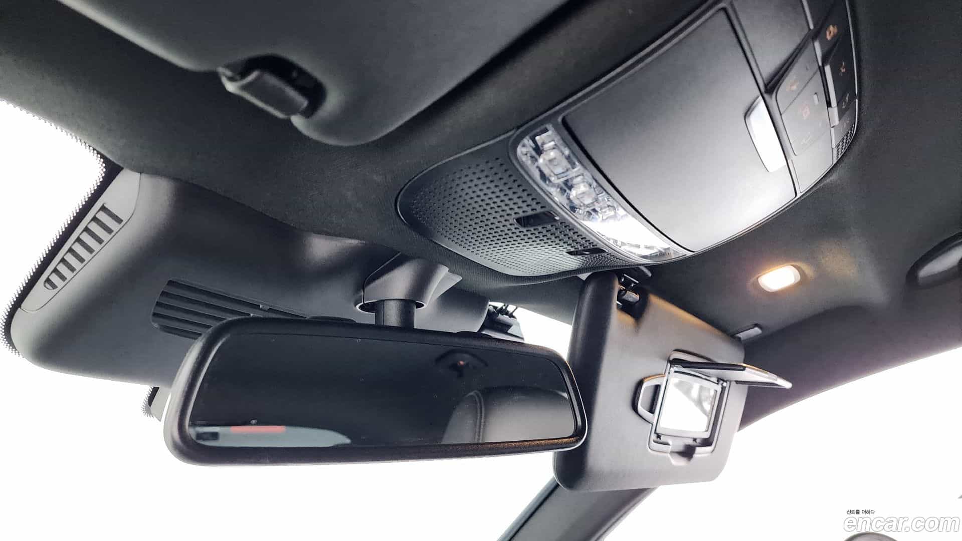 GLC-Class Mercedes-Benz 2019.8-OPTION-040