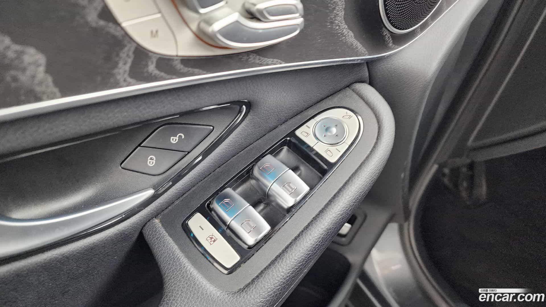 GLC-Class Mercedes-Benz 2019.8-OPTION-046