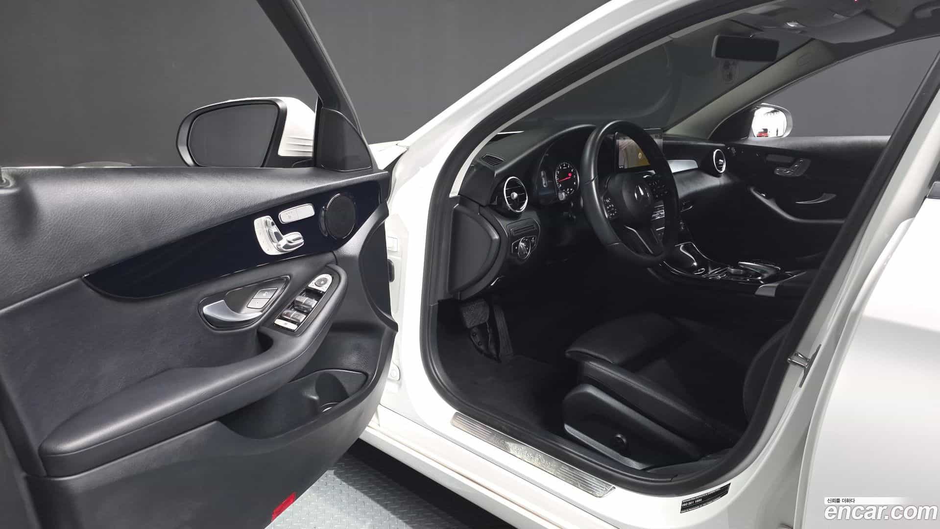 C-Class Mercedes-Benz 2019.10-INNER-010
