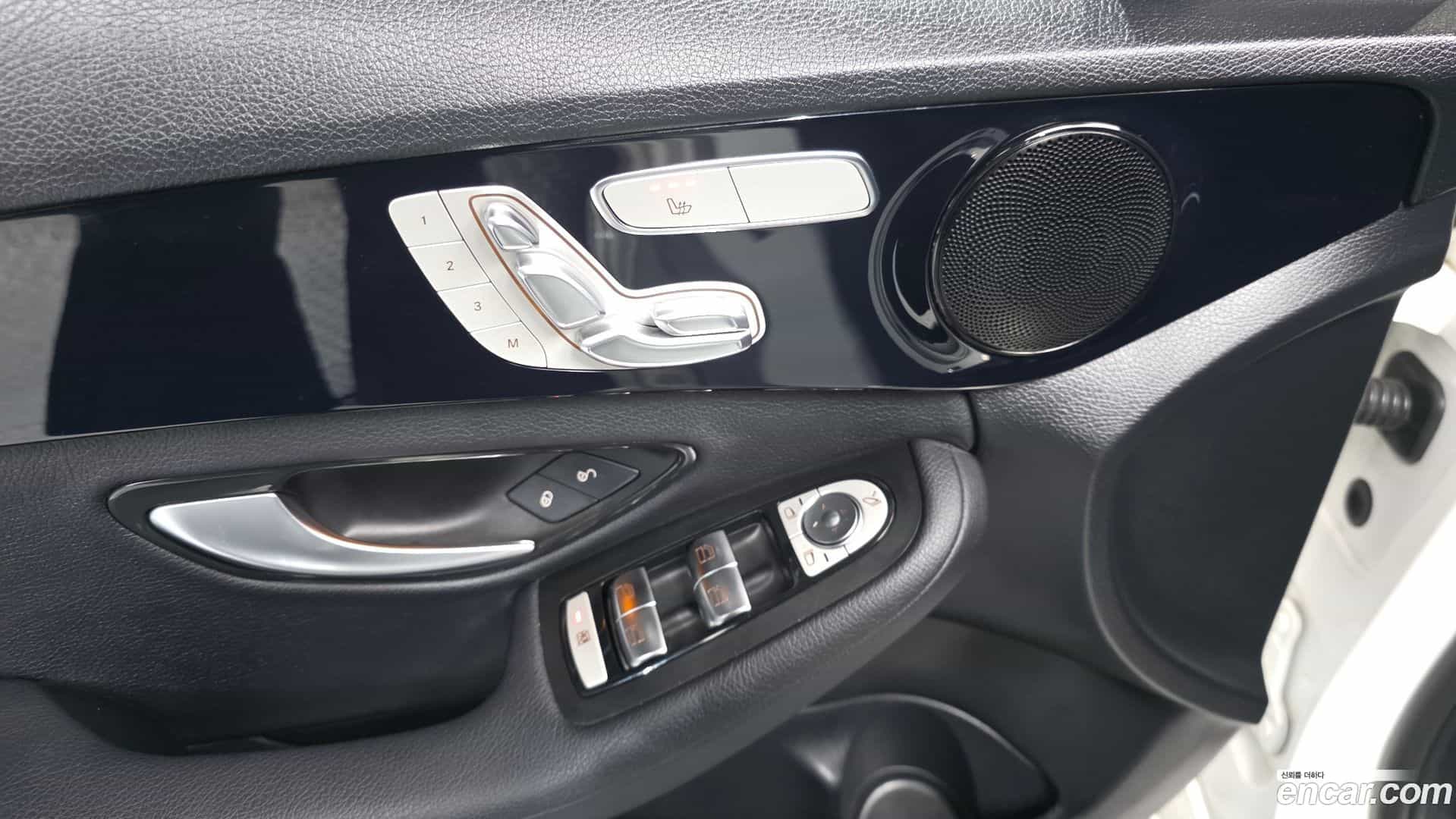 C-Class Mercedes-Benz 2019.10-OPTION-040