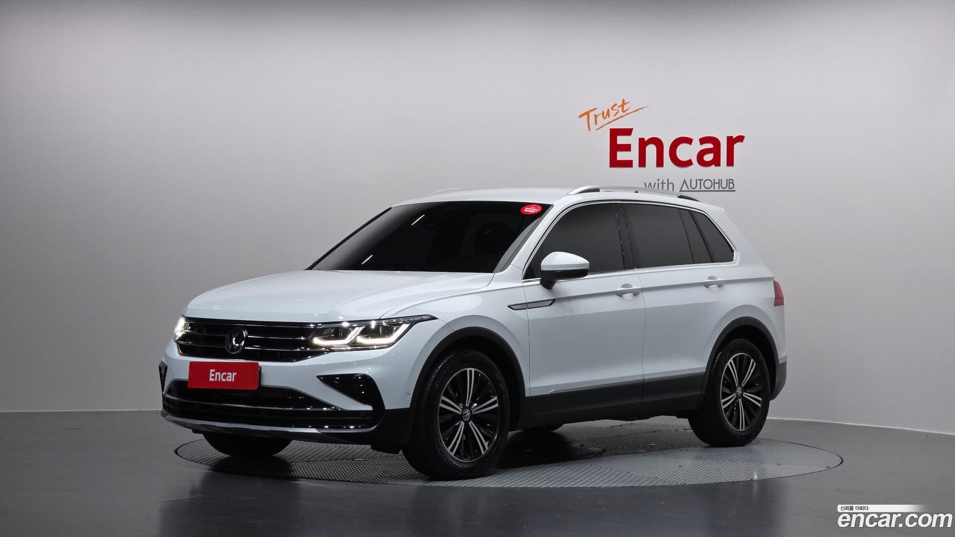 Main__Slider__Photo:Tiguan Volkswagen 2023.10-0