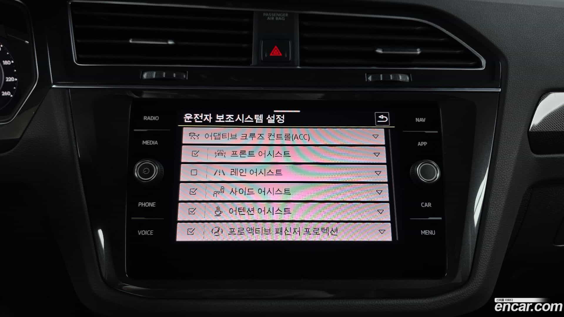 Tiguan Volkswagen 2023.10-OPTION-020