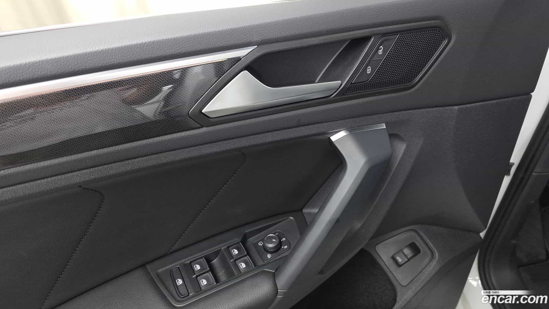 Tiguan Volkswagen 2023.10-OPTION-040