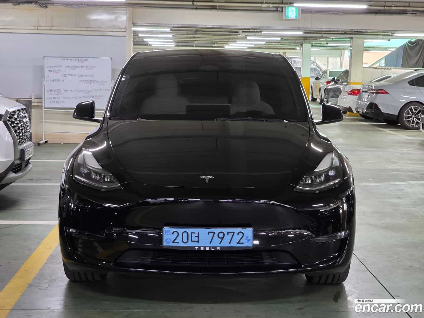 Model Y Tesla 2023.4-OUTER-001