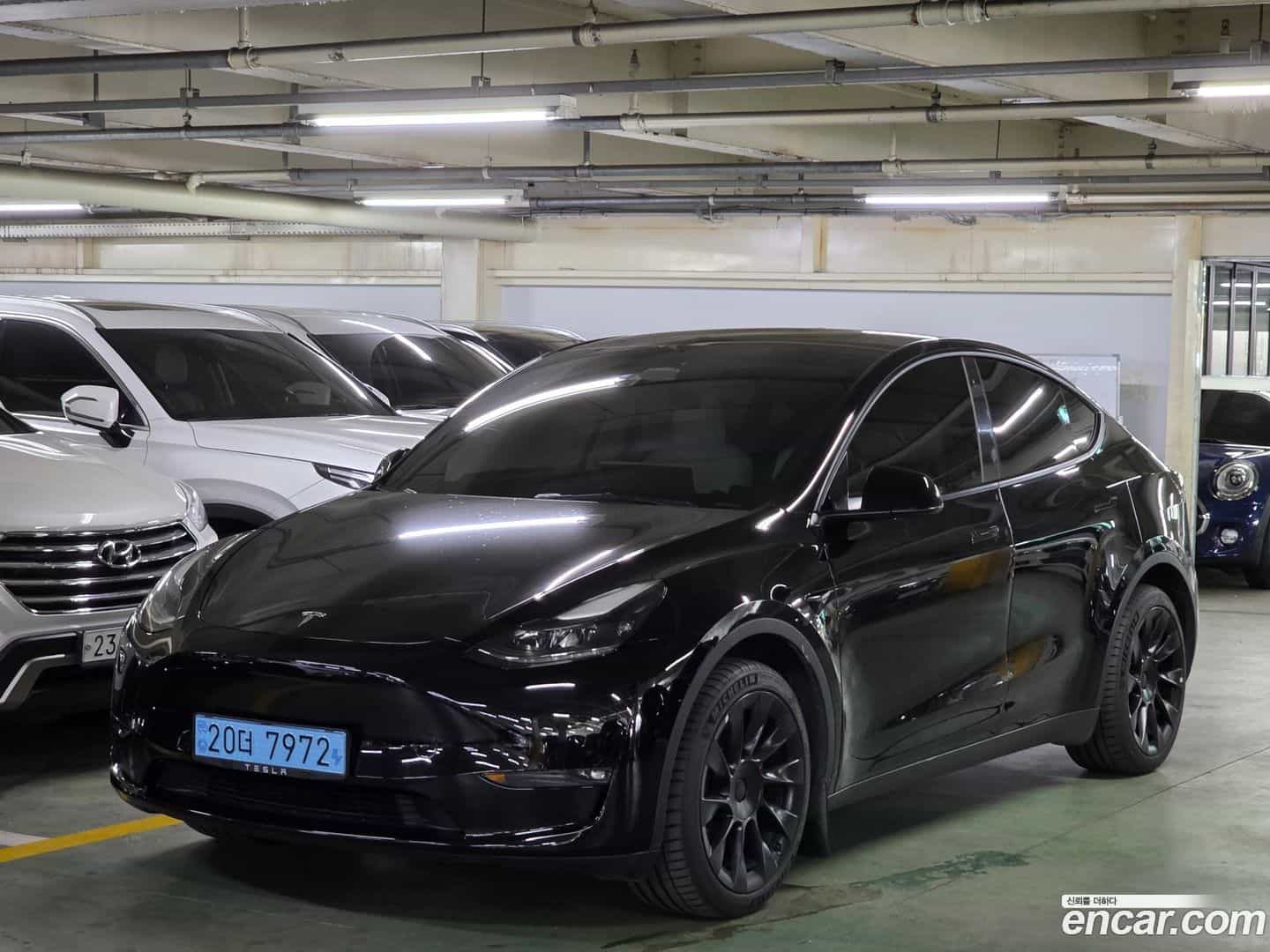 Model Y Tesla 2023.4-OUTER-002
