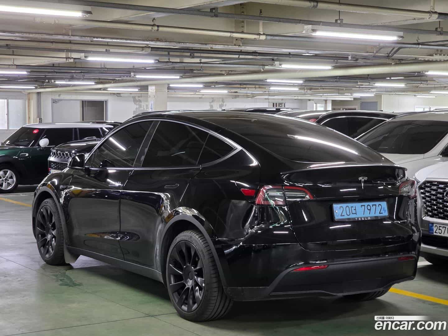 Model Y Tesla 2023.4-OUTER-003