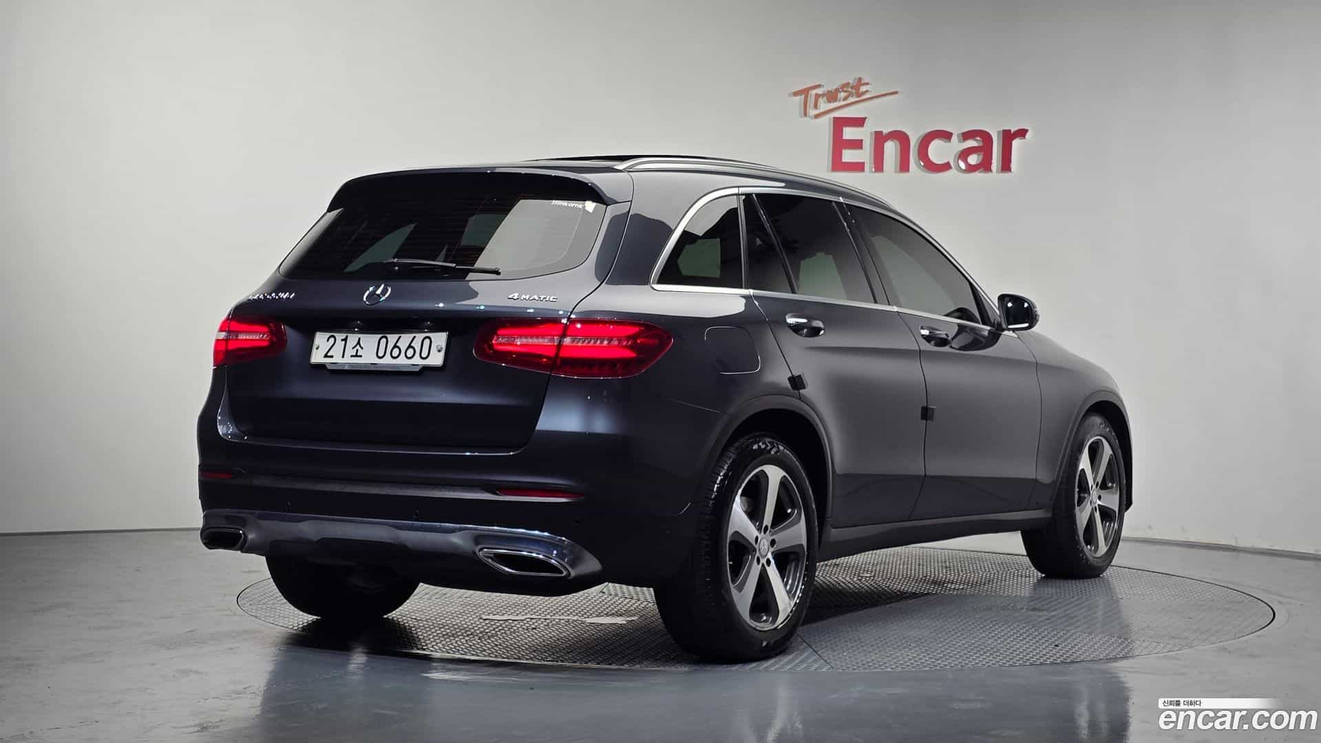 GLC-Class Mercedes-Benz 2016.6-OUTER-002