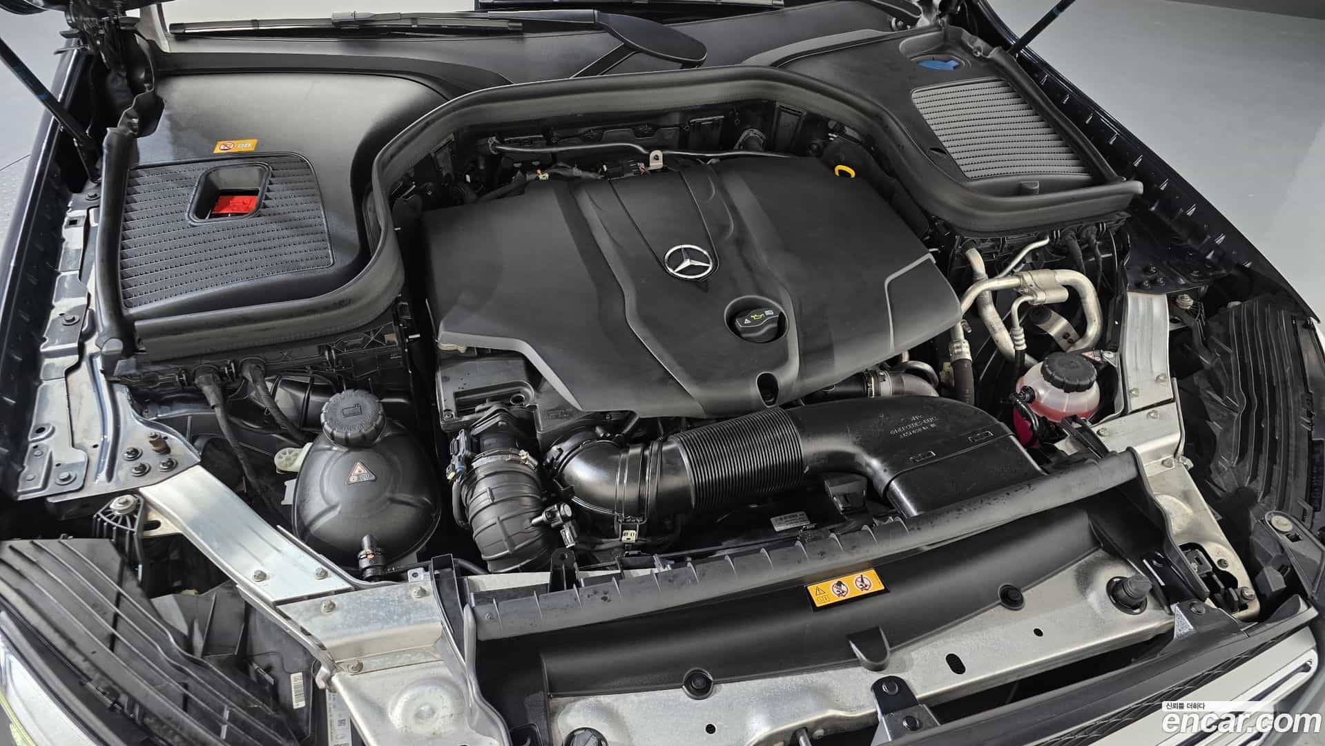 GLC-Class Mercedes-Benz 2016.6-OUTER-006