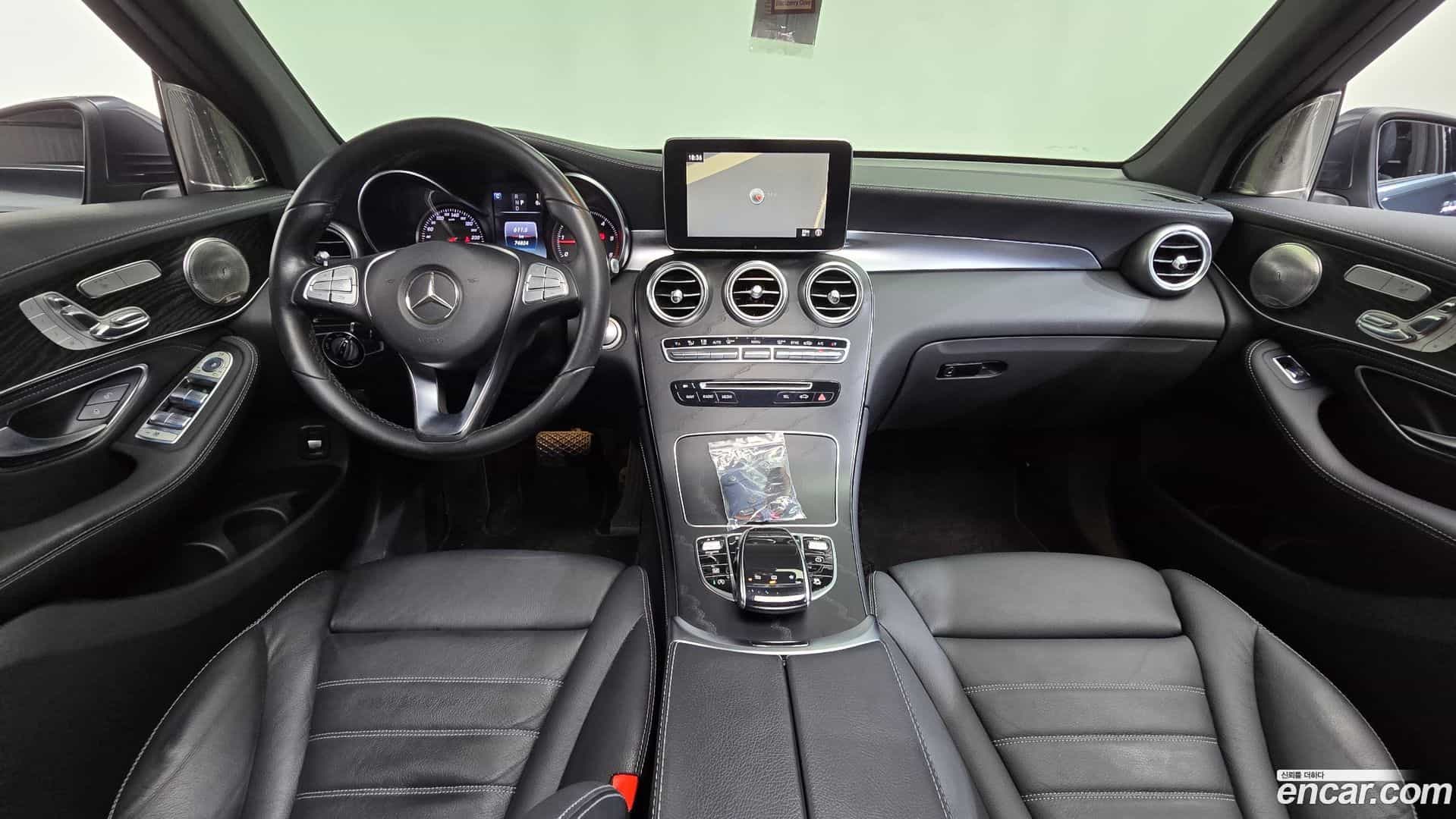 GLC-Class Mercedes-Benz 2016.6-INNER-007