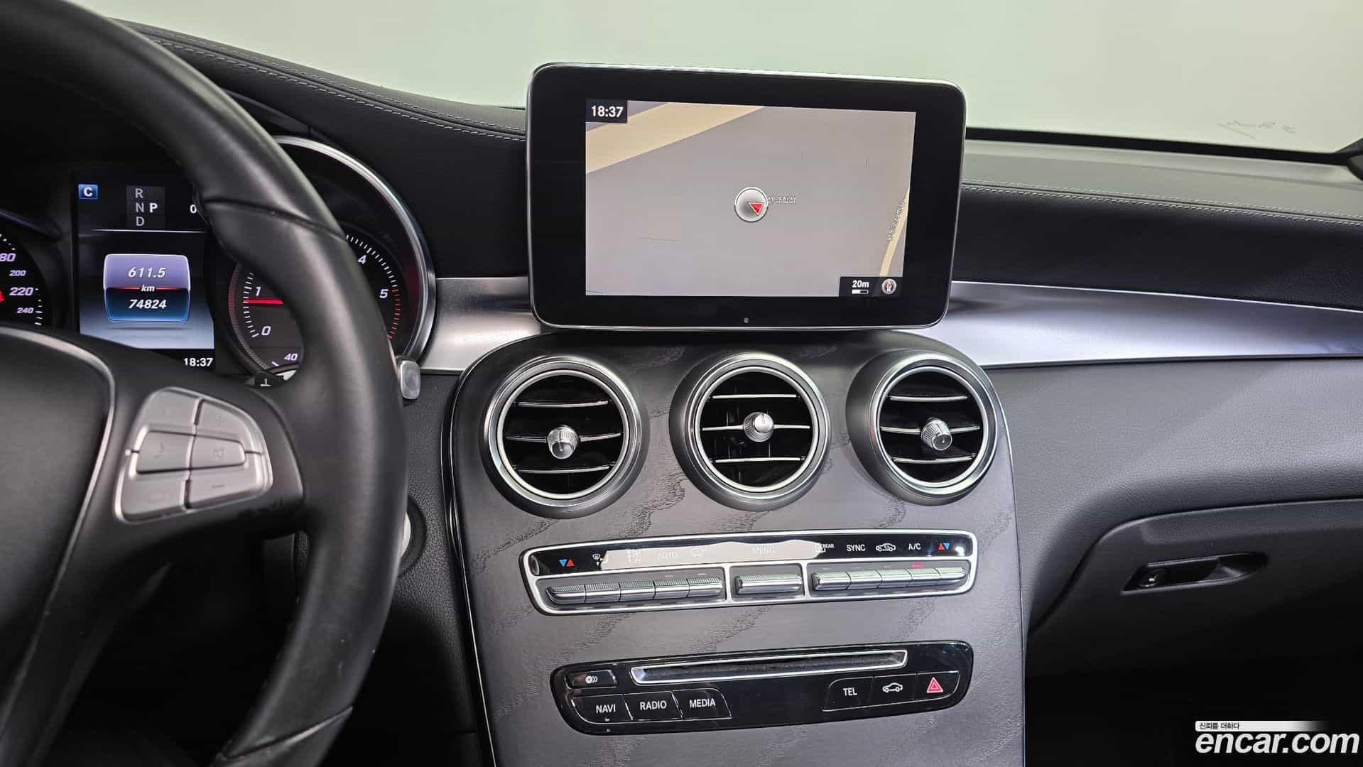 GLC-Class Mercedes-Benz 2016.6-OPTION-016