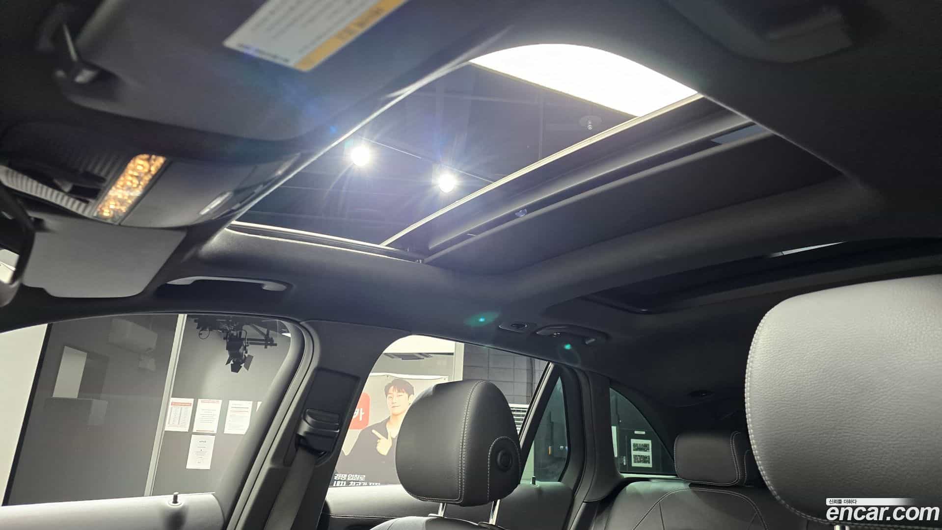 GLC-Class Mercedes-Benz 2016.6-OPTION-021
