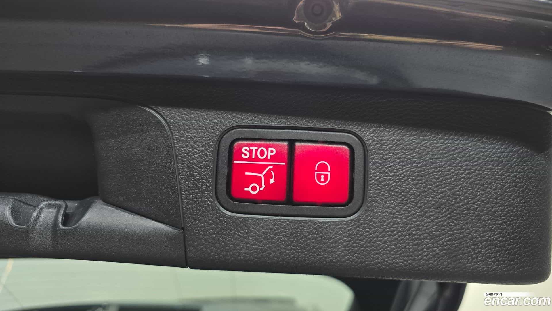 GLC-Class Mercedes-Benz 2016.6-OPTION-022