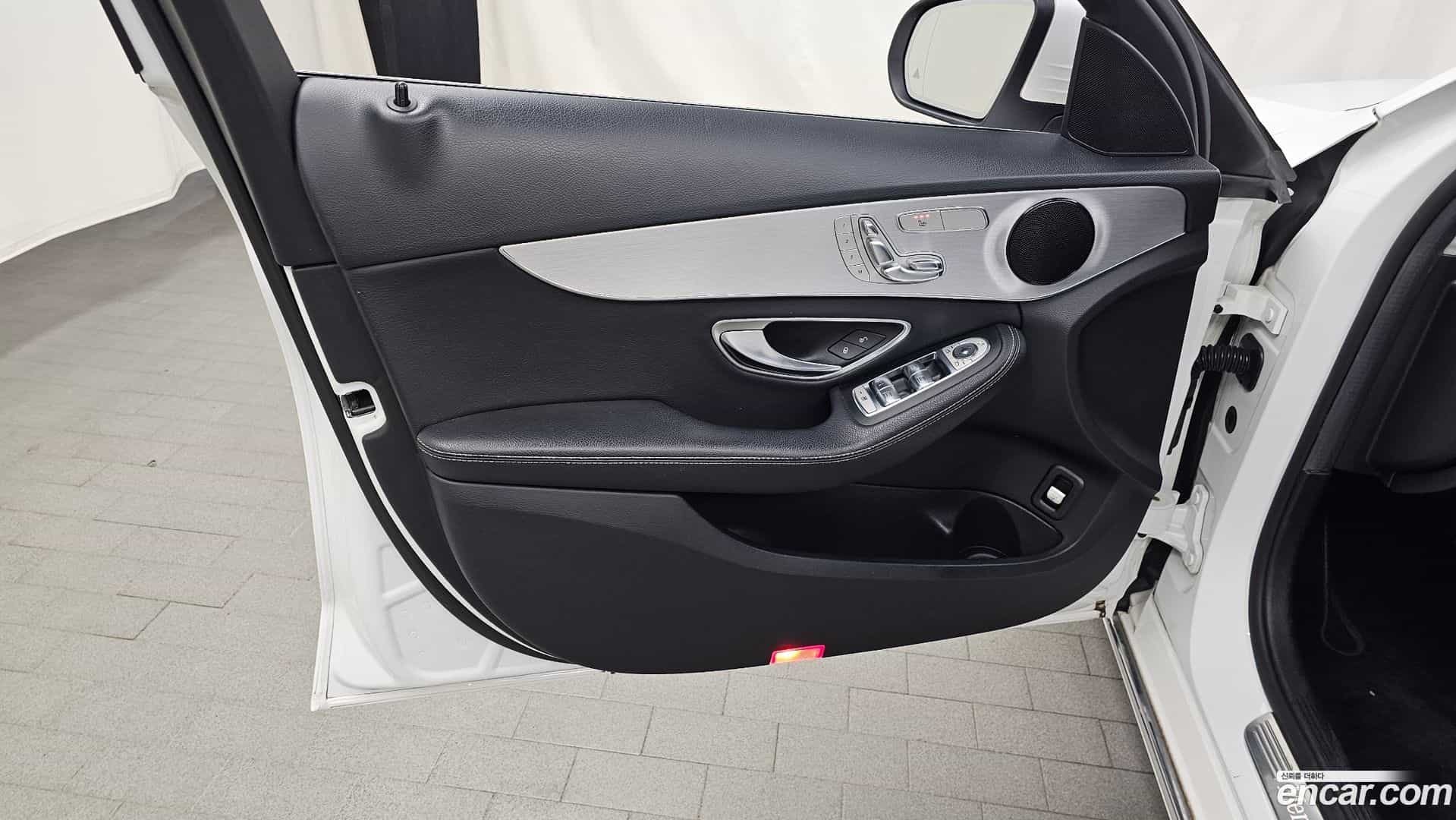 C-Class Mercedes-Benz 2018.0-INNER-034