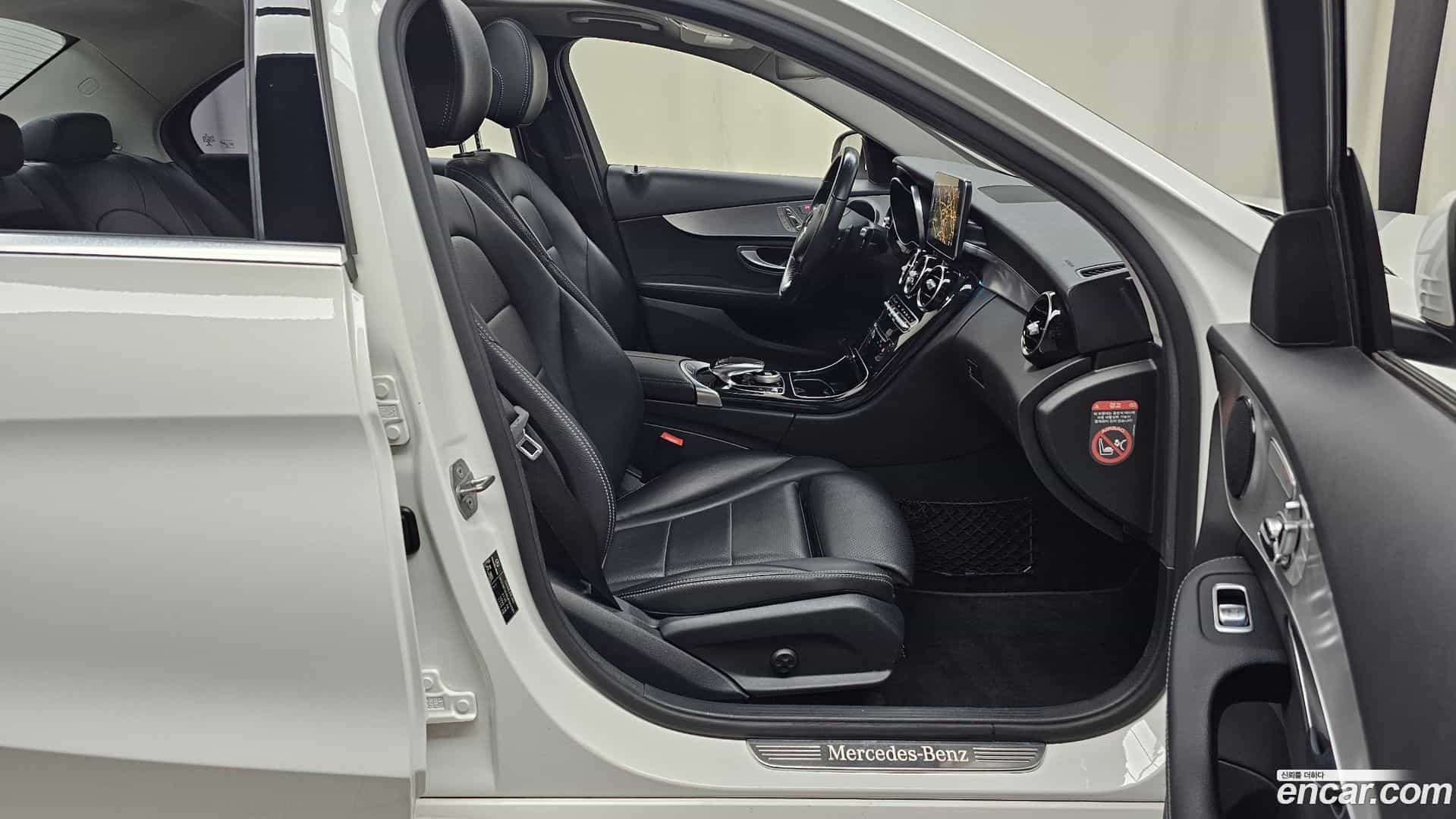 C-Class Mercedes-Benz 2018.0-INNER-036