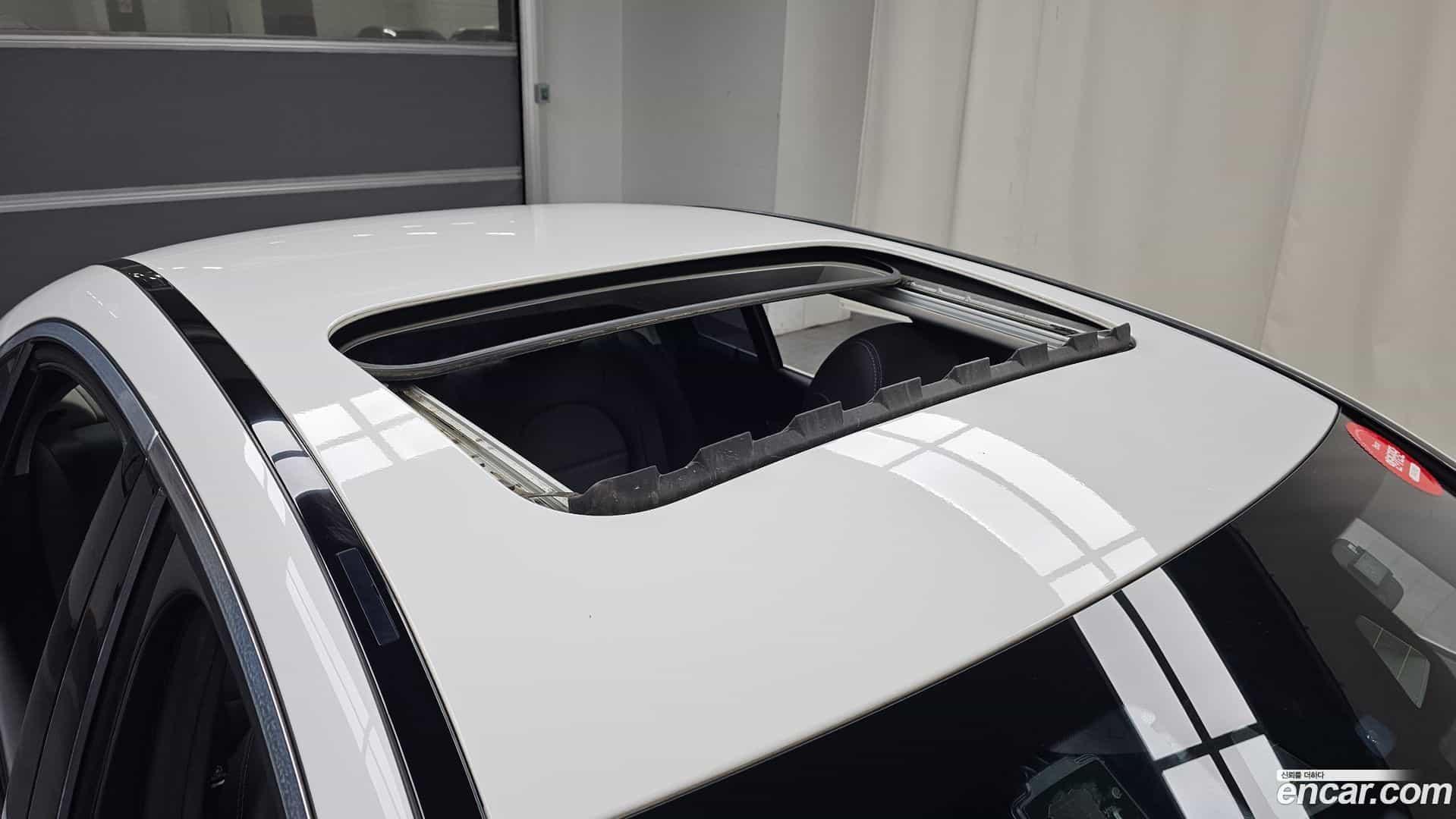 C-Class Mercedes-Benz 2018.0-OPTION-042