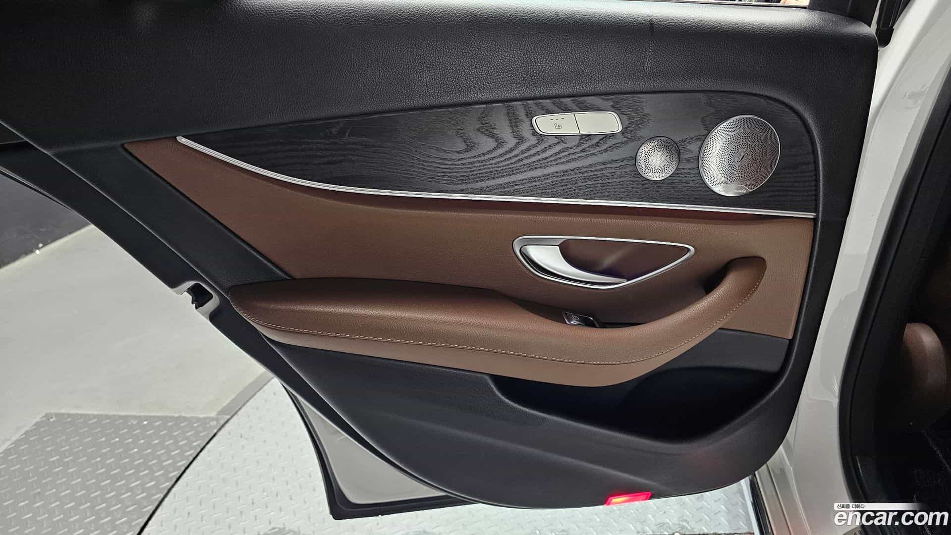 E-Class Mercedes-Benz 2018.2-INNER-035