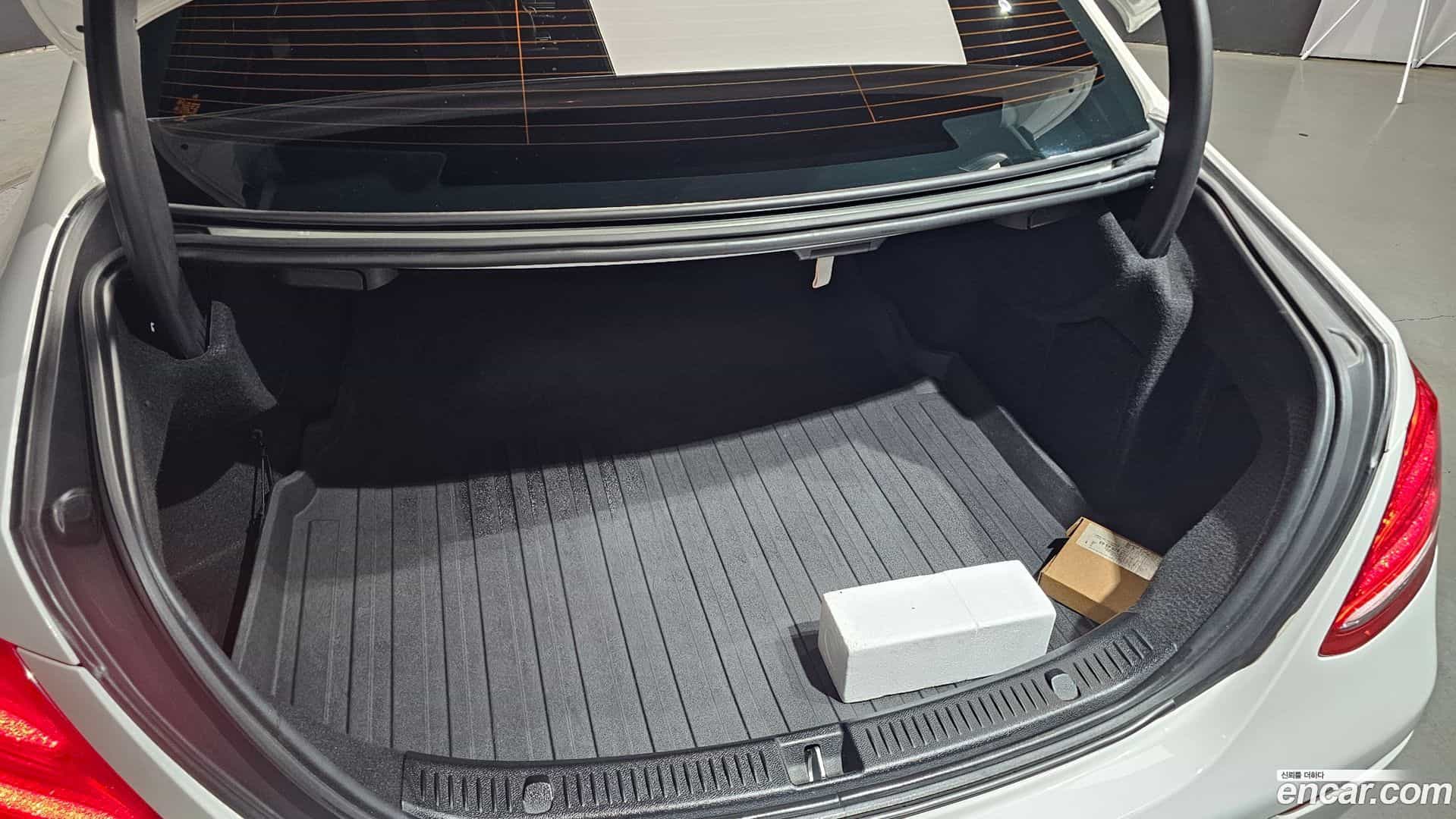 E-Class Mercedes-Benz 2018.2-OPTION-042