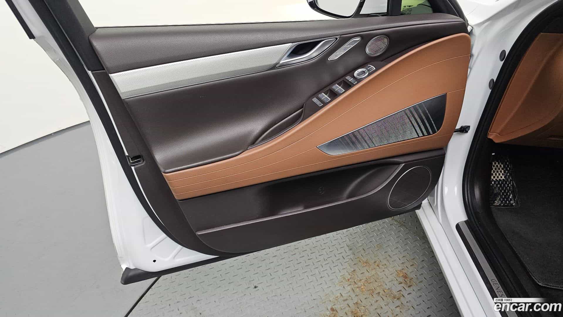 G80 Genesis 2022.0-INNER-034