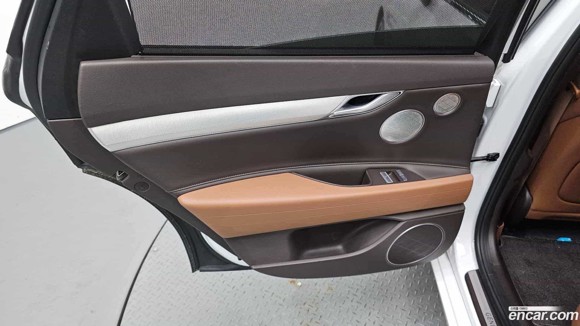 G80 Genesis 2022.0-INNER-035