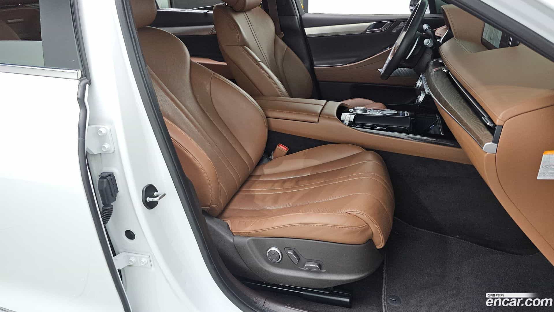 G80 Genesis 2022.0-INNER-036