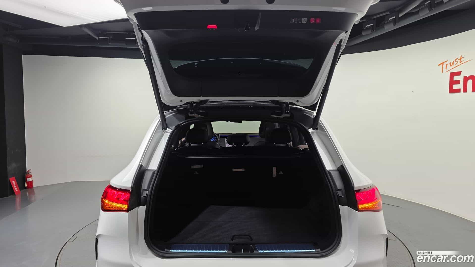 EQE Mercedes-Benz 2023.11-OPTION-024