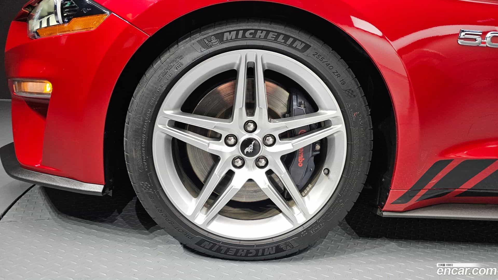 Mustang Ford 2020.11-OUTER-005