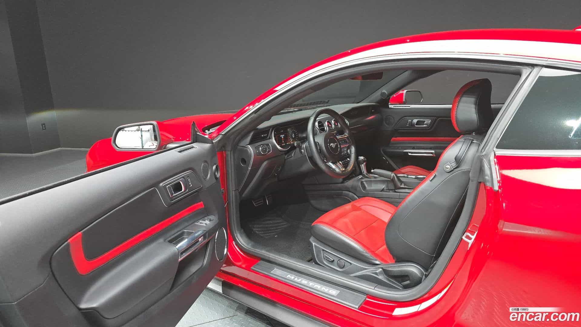 Mustang Ford 2020.11-INNER-010
