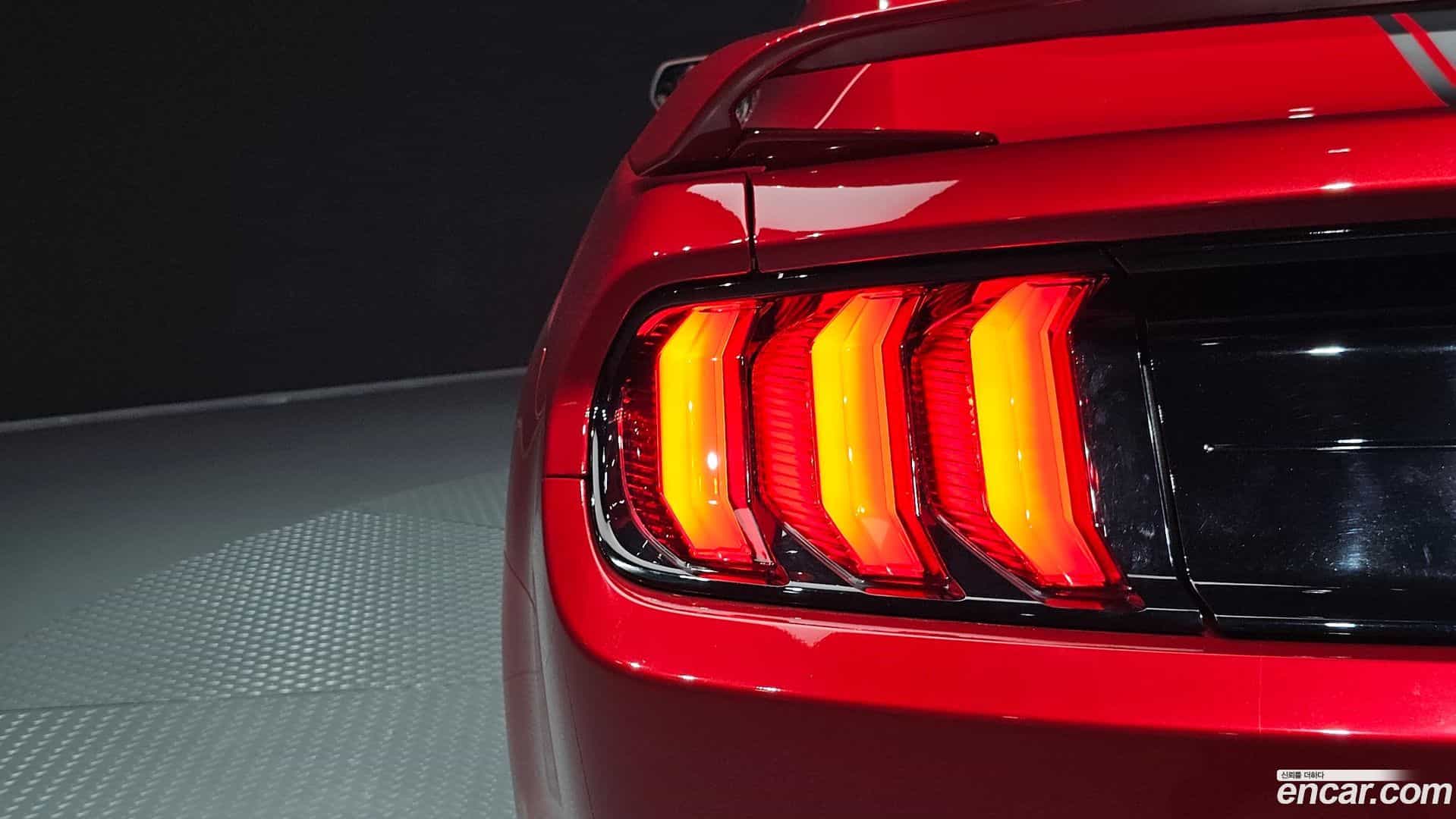 Mustang Ford 2020.11-OUTER-033