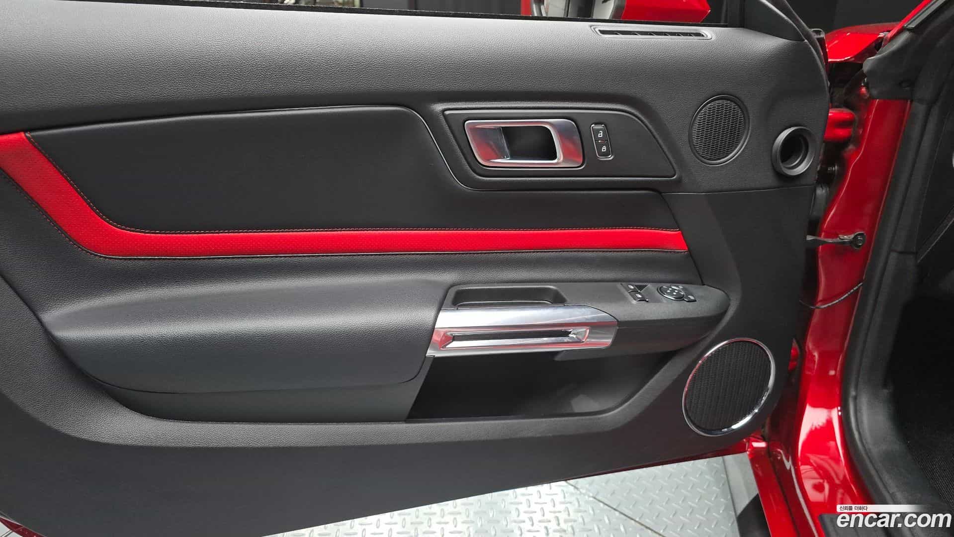 Mustang Ford 2020.11-INNER-034