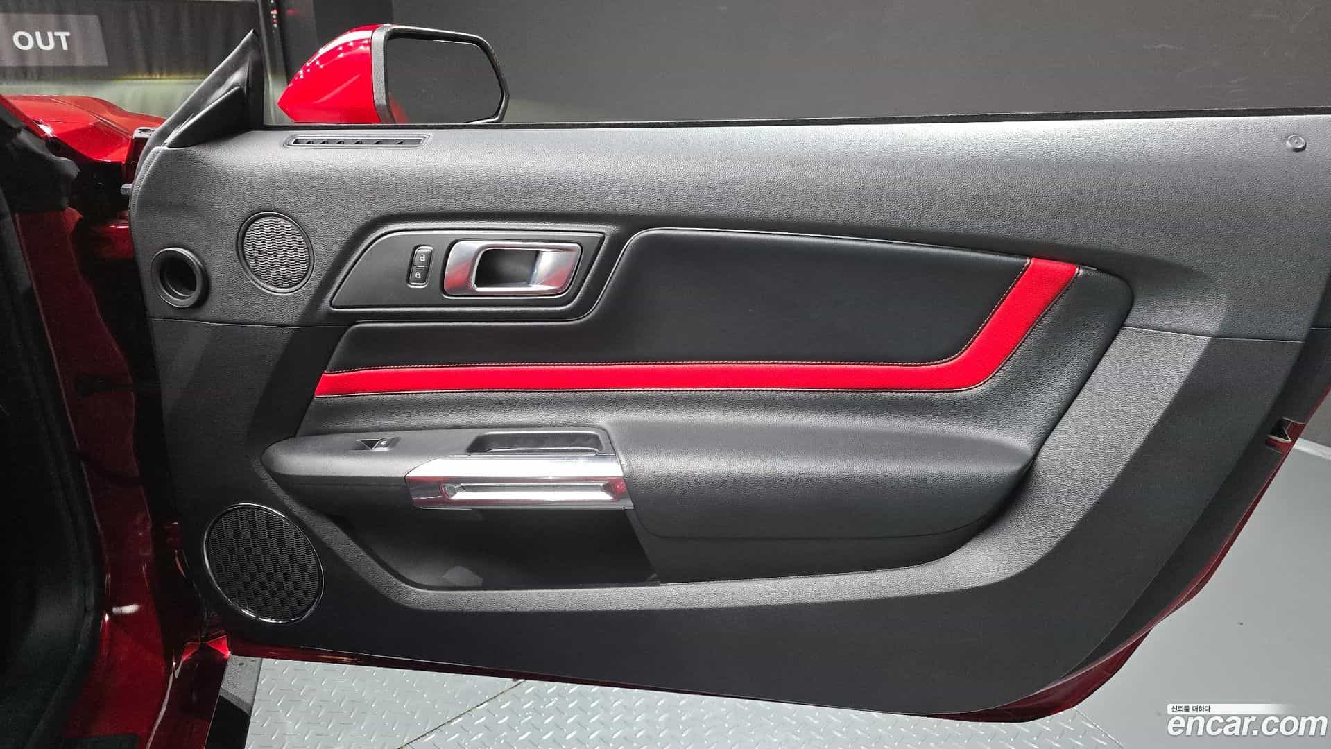Mustang Ford 2020.11-INNER-035
