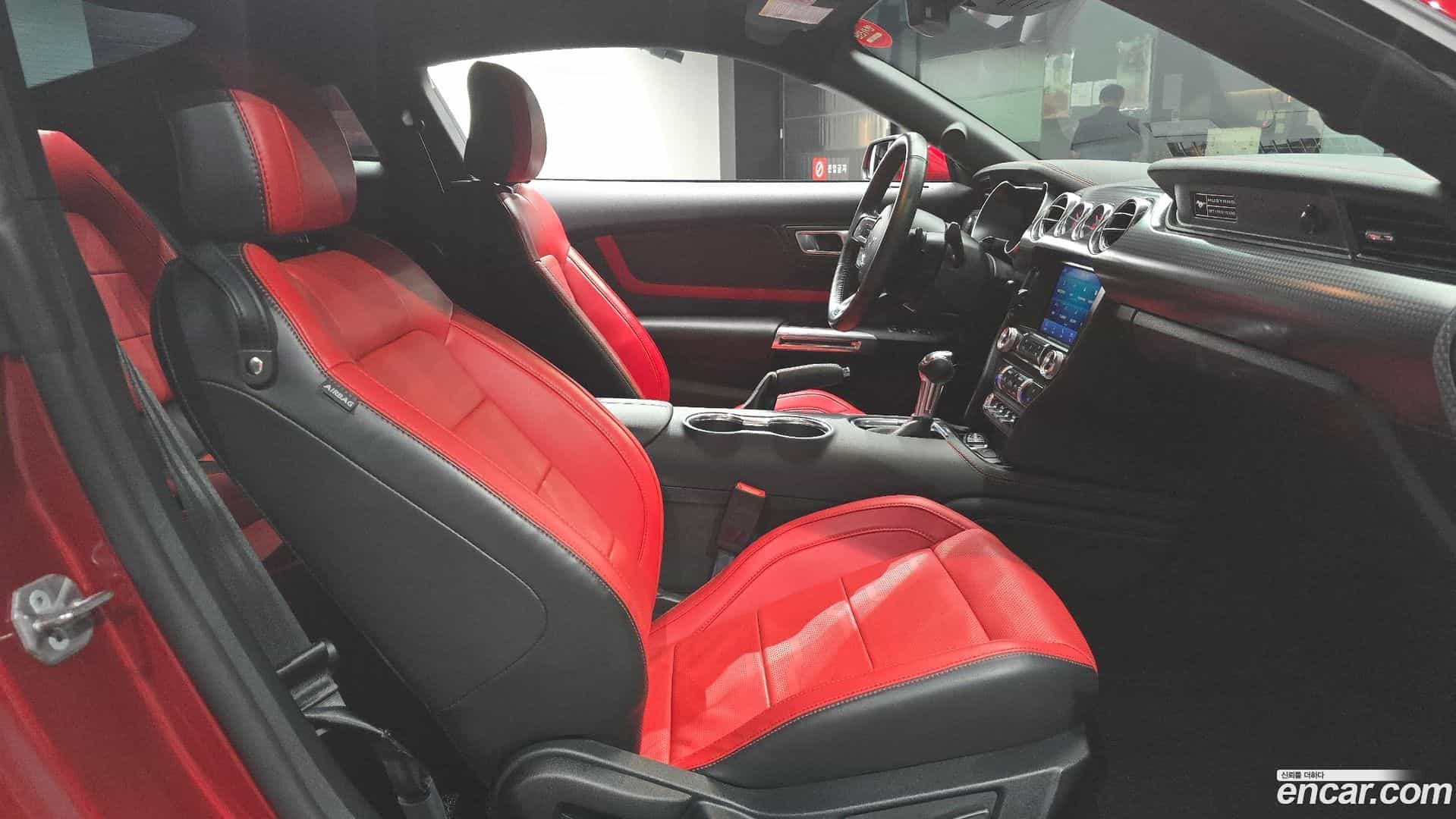 Mustang Ford 2020.11-INNER-036