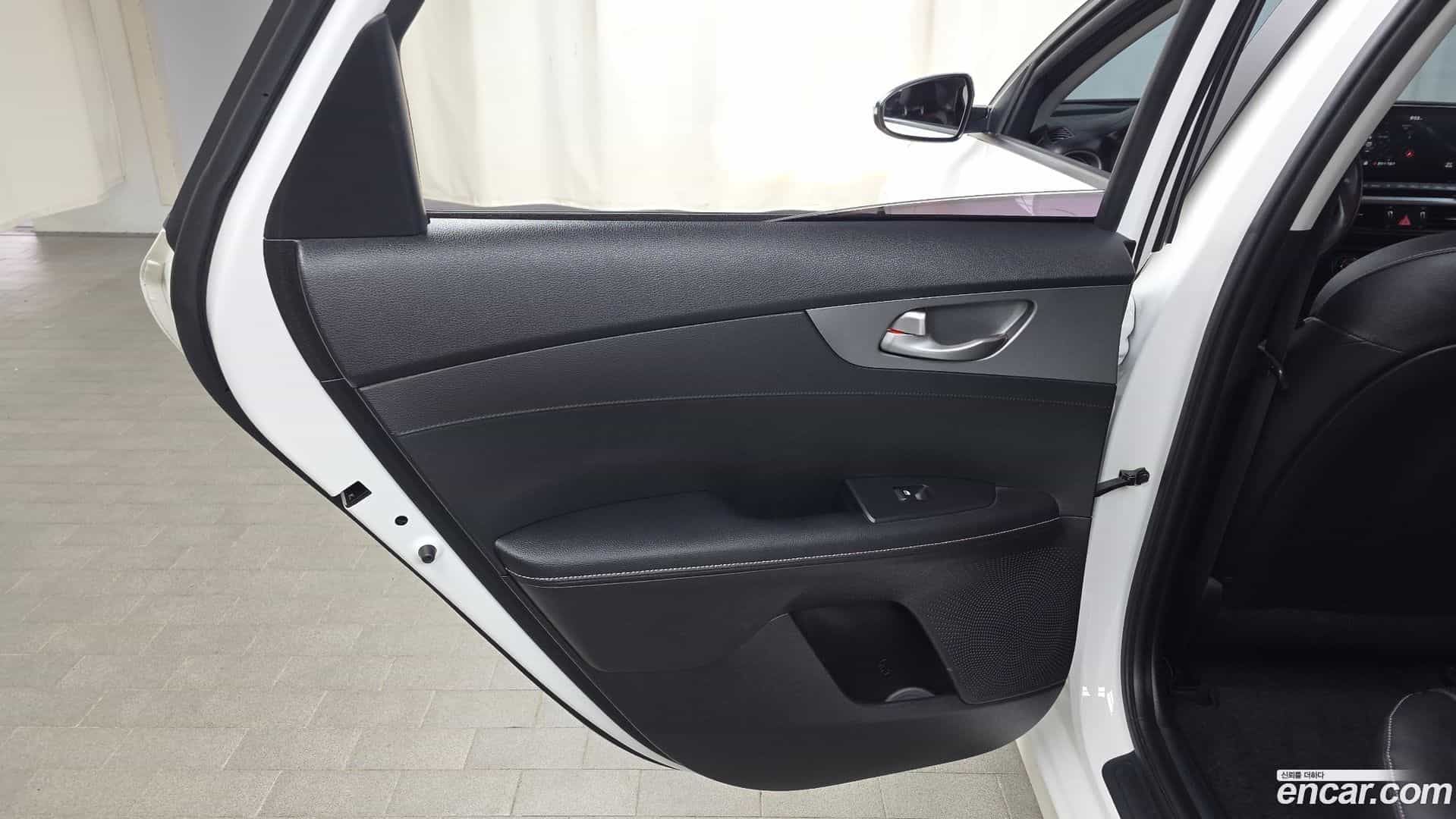 K3 Kia 2020.0-INNER-035