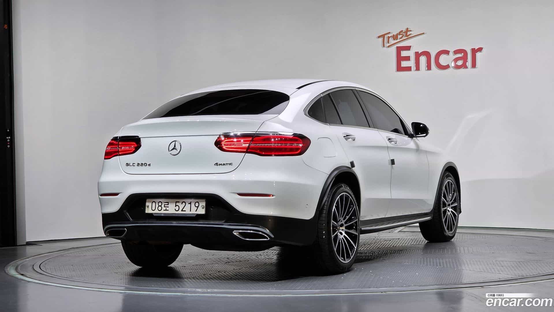 GLC-Class Mercedes-Benz 2017.5-OUTER-002