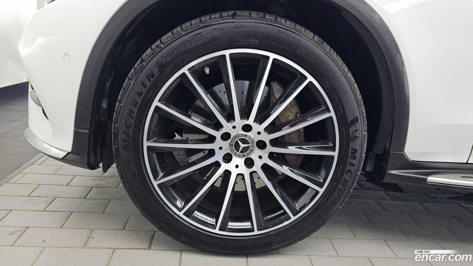 GLC-Class Mercedes-Benz 2017.5-OUTER-005