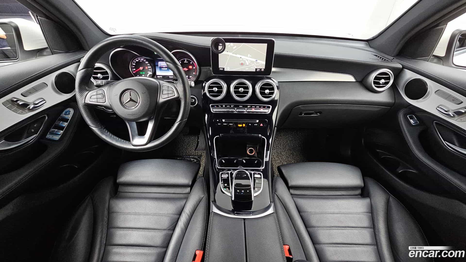 GLC-Class Mercedes-Benz 2017.5-INNER-007