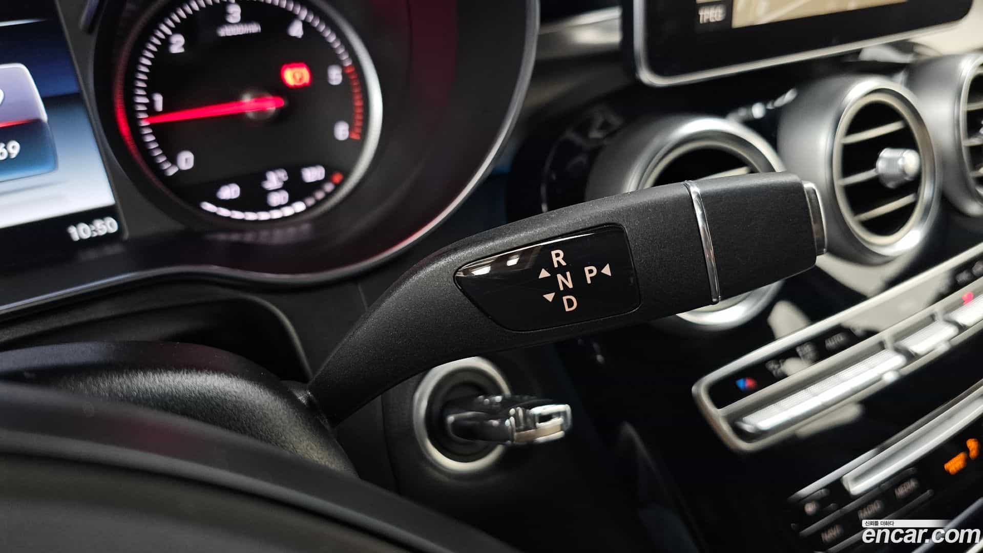 GLC-Class Mercedes-Benz 2017.5-INNER-009